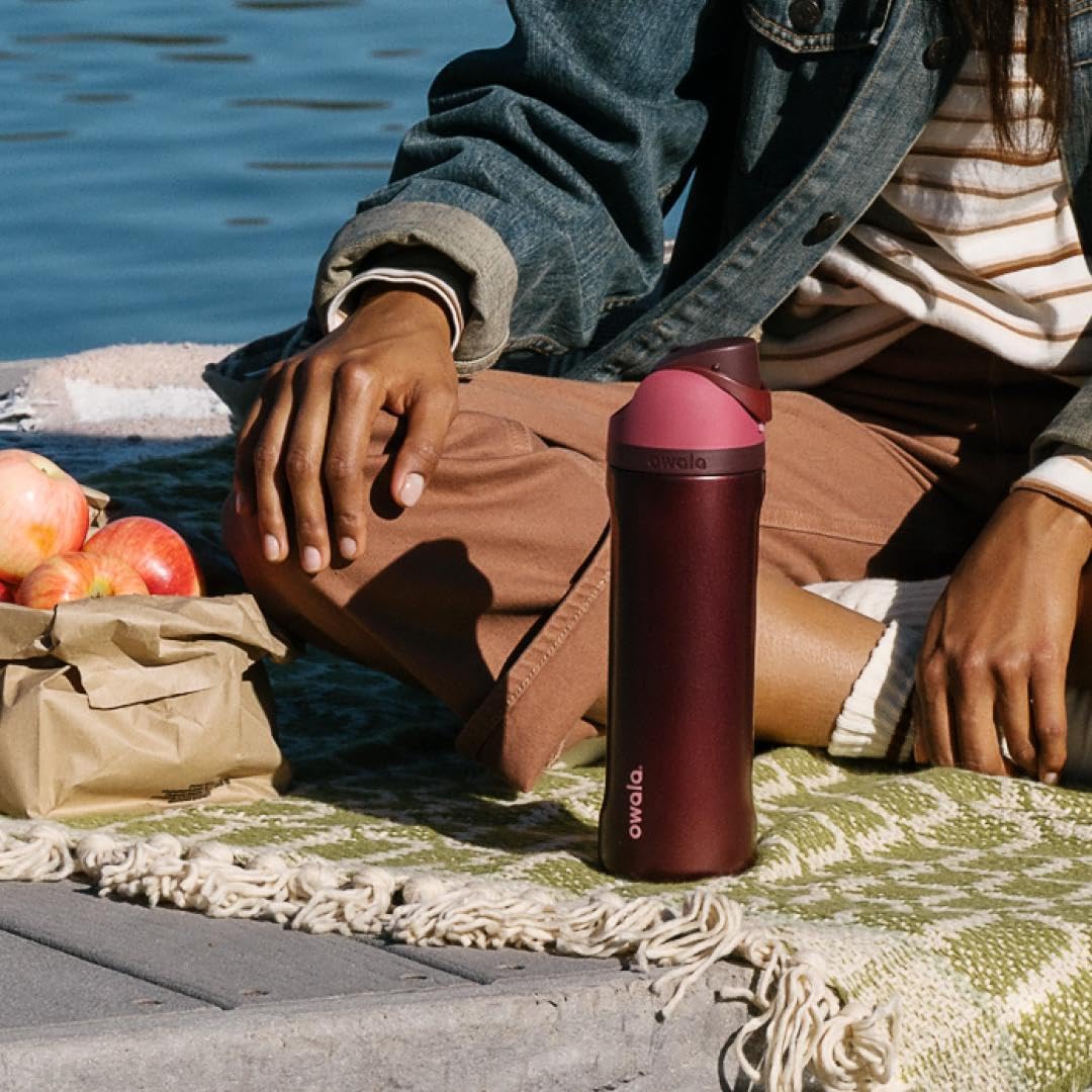 Owala FreeSip Insulated Stainless Steel Water Bottle with Straw for Sports, Travel, and School BPA-Free Sports Water Bottle, 24 oz, Dreamy Field